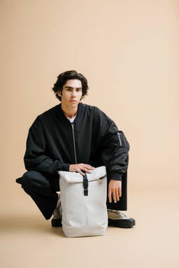 Urban water-resistant flap-top rugzak