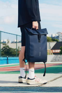 Urban water-resistant flap-top rugzak