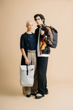 Urban water-resistant flap-top rugzak
