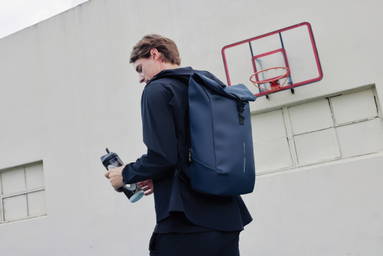 Urban water-resistant flap-top rugzak