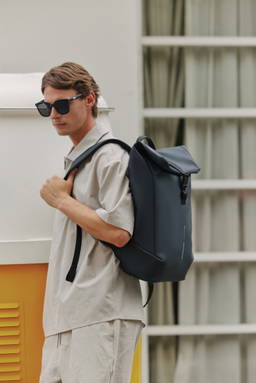 Urban water-resistant flap-top rugzak