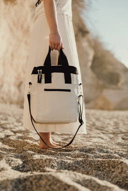 VINGA Volonne AWARE™ recycled canvas koeltas/tote