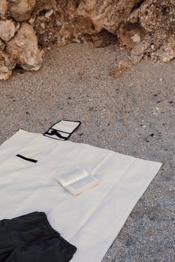 VINGA Volonne AWARE™ recycled canvas picknickkleed