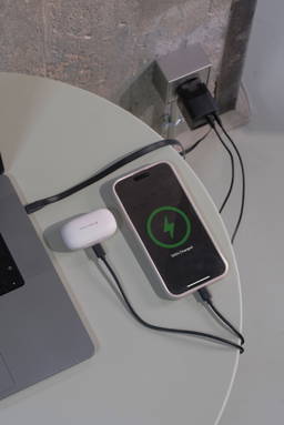 Urban Vitamin Mendocino 65W GaN lader, uittrekbare kabel