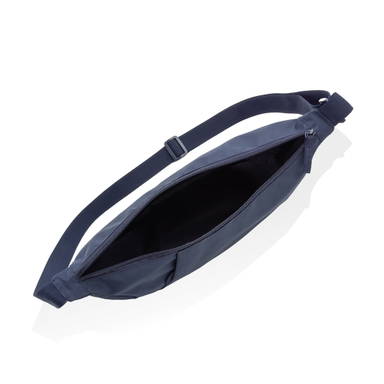 Crescent XL AWARE™ RPET halve maan sling bag