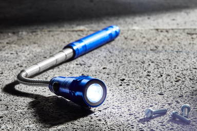 Lampe de poche en aluminium avec 3 LED, aimant, fonction télescopique et tête flexible - Bleu Cobalt
