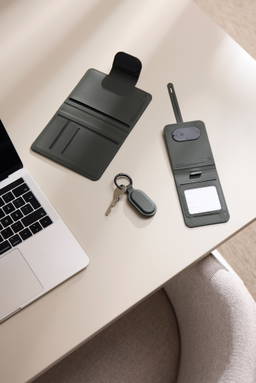 VINGA Baltimore RCS Passport houder met Dual FInder