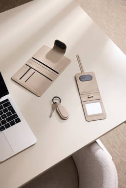 VINGA Baltimore RCS Passport houder met Dual FInder