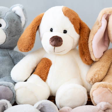 Plush dog Fiete 22 cm - Cream/brown