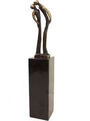 Love sculpture “The Kiss”