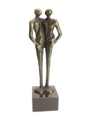Love sculpture “Having a hold”