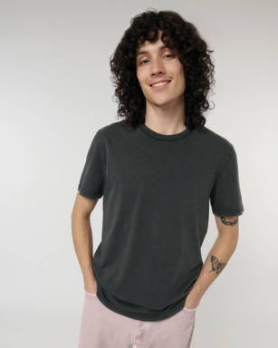 Camiseta Stanley/Stella Crafter Vintage - G. teñido de negro